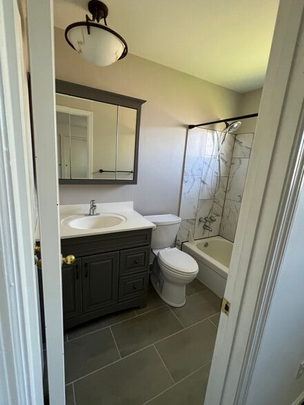 Building Photo - 596 Beaufort Ct