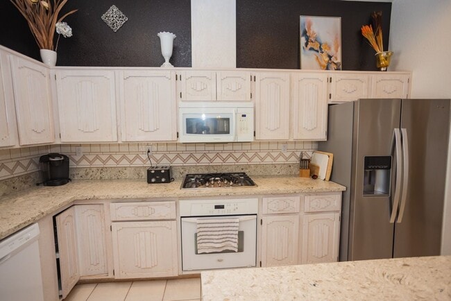 Building Photo - 2320 Snead Dr