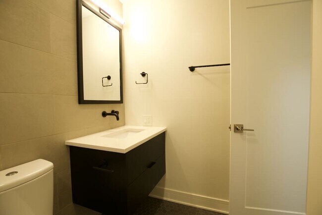 Building Photo - 949 W Grace St