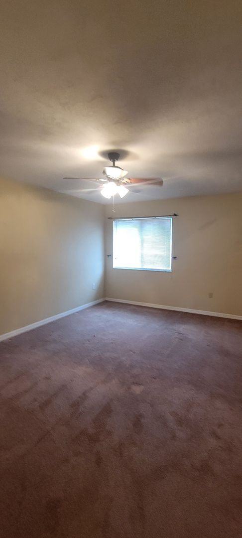 Building Photo - 2/2.5 Townhome Mile Run