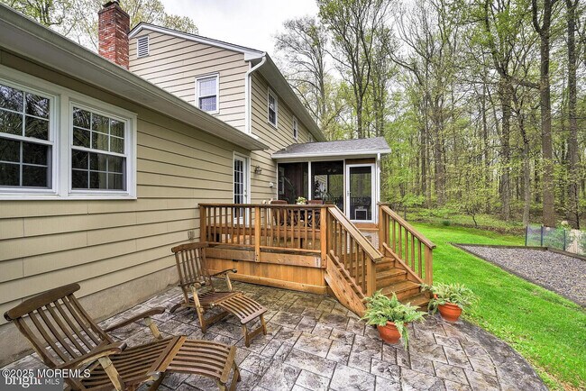 Building Photo - 19 Monterey Dr