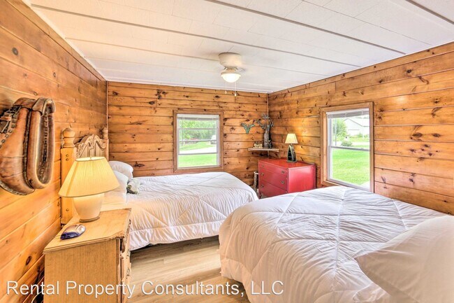 Building Photo - 3 br, 1 bath House - 3880 Bell Lake Dr. NE