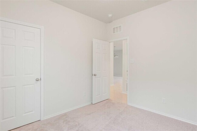 Building Photo - 208 Kildeer Pass