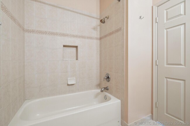 Building Photo - 2584 Stockbridge Square SW