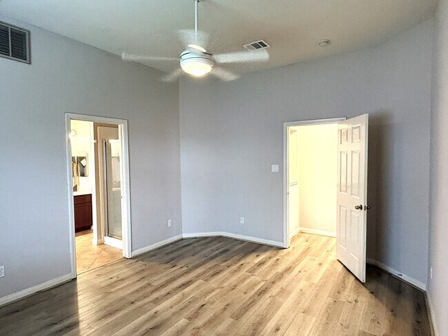 Building Photo - 6730 Catarina Cir