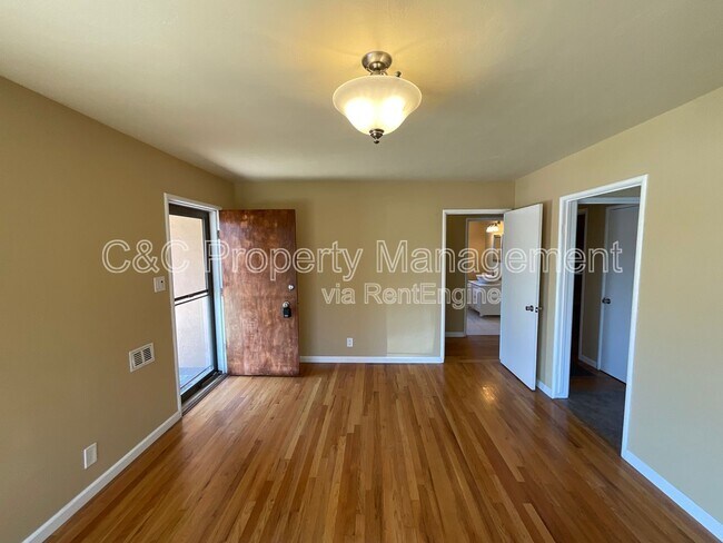 Building Photo - 738 N 5th St