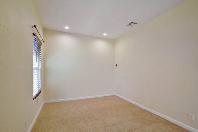 Building Photo - 417 Odell St