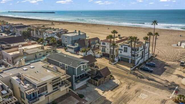 Building Photo - 104 La Brea St