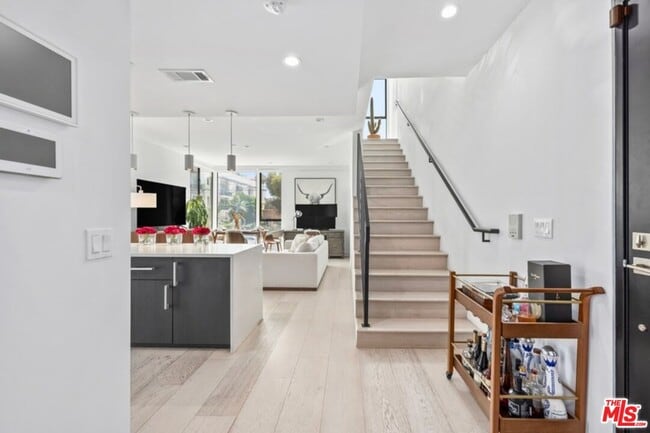 Building Photo - 1243 N Gower St