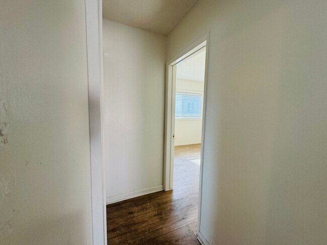 Building Photo - 1230 W 144th St