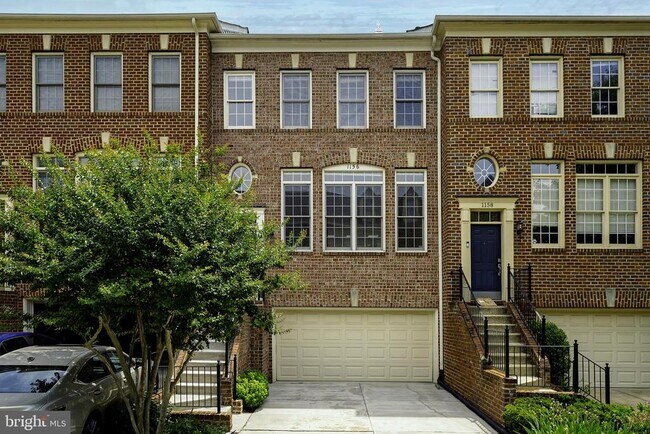 Building Photo - 1156 Regal Oak Dr