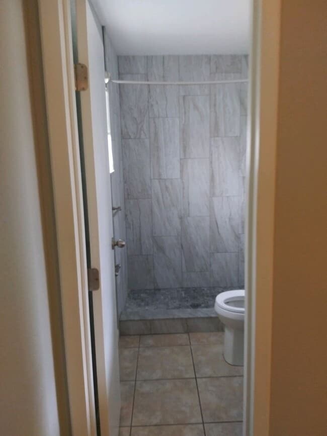 Building Photo - South Lakeland Rental!!