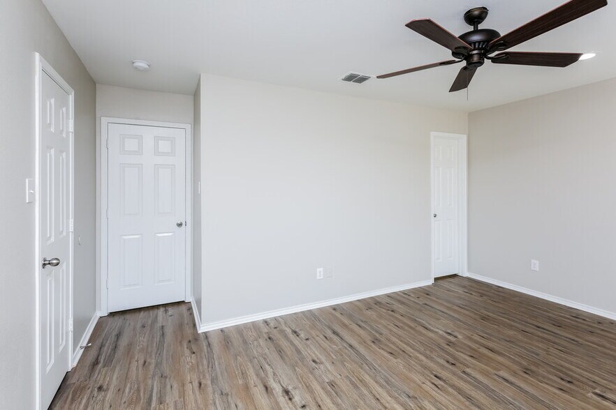 Building Photo - 16737 Woodside Dr
