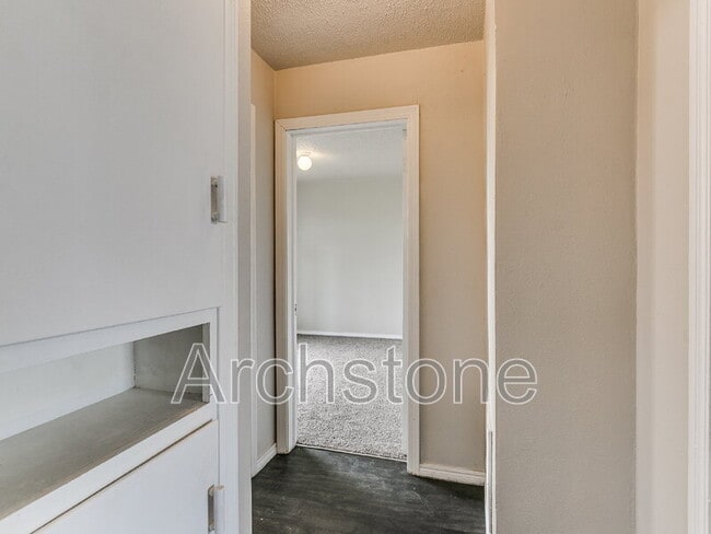 Building Photo - 1308 Kinkaid Dr