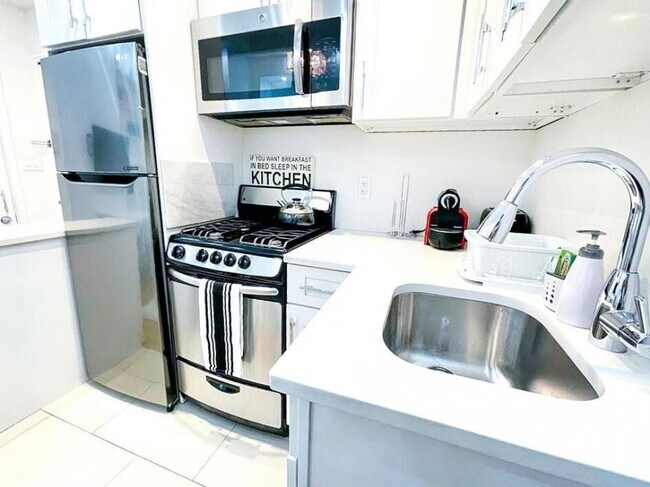 Building Photo - 1 bedroom in New York NY 10065