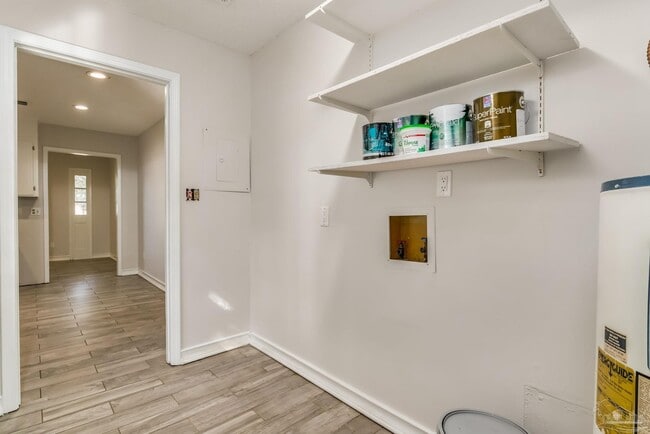 Building Photo - 207 McClure Dr