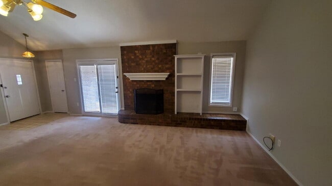 Building Photo - Spacious Townhome Southwest Lubbock