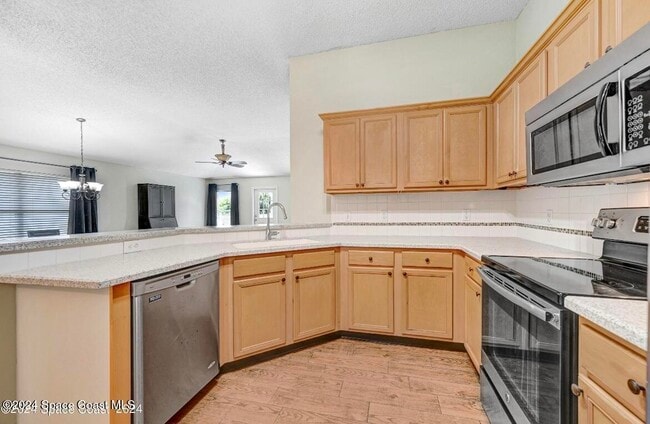 Building Photo - 2711 Stratford Pointe Dr