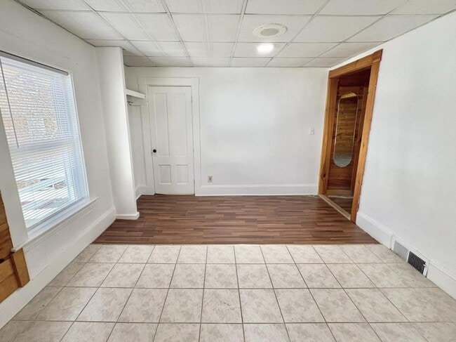 Building Photo - 7 Howe St