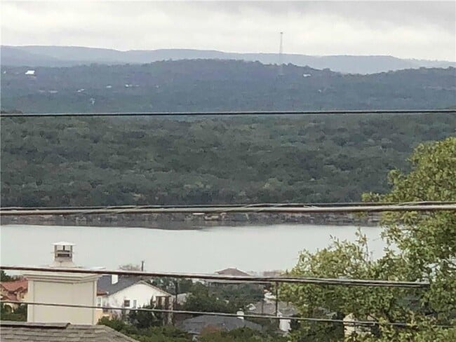 Building Photo - 1 Oaks Pl