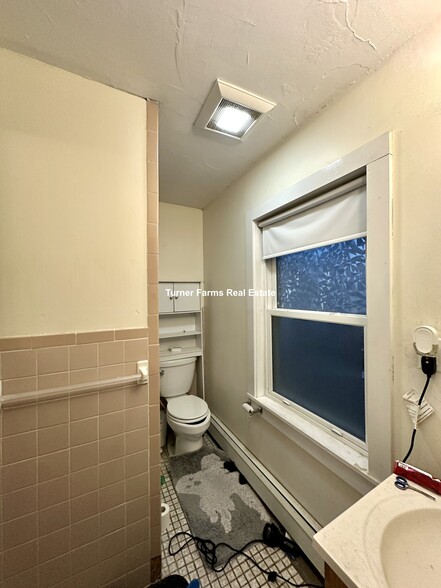 Primary Photo - 94 West Cedar St