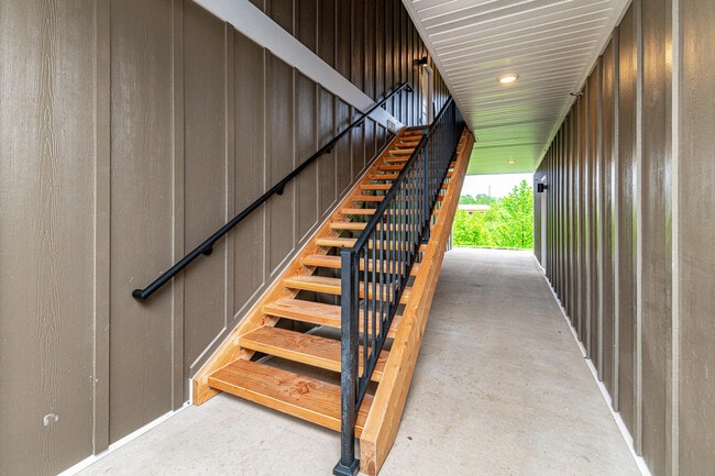 Building Photo - 32 Blue Ridge Rd