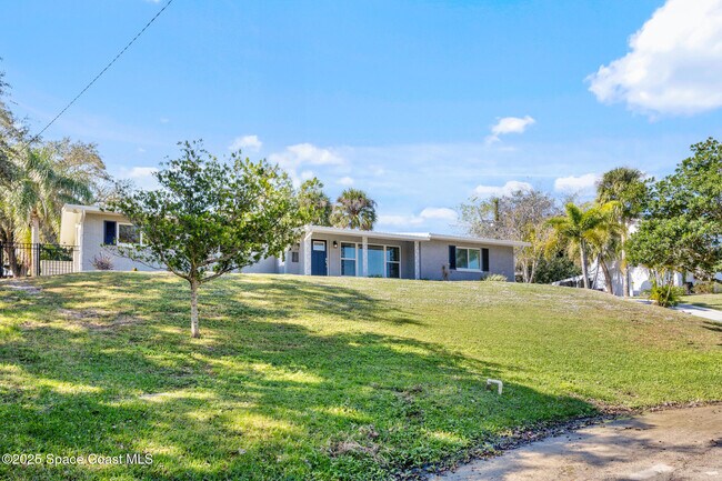 Building Photo - 3701 Warwick Dr