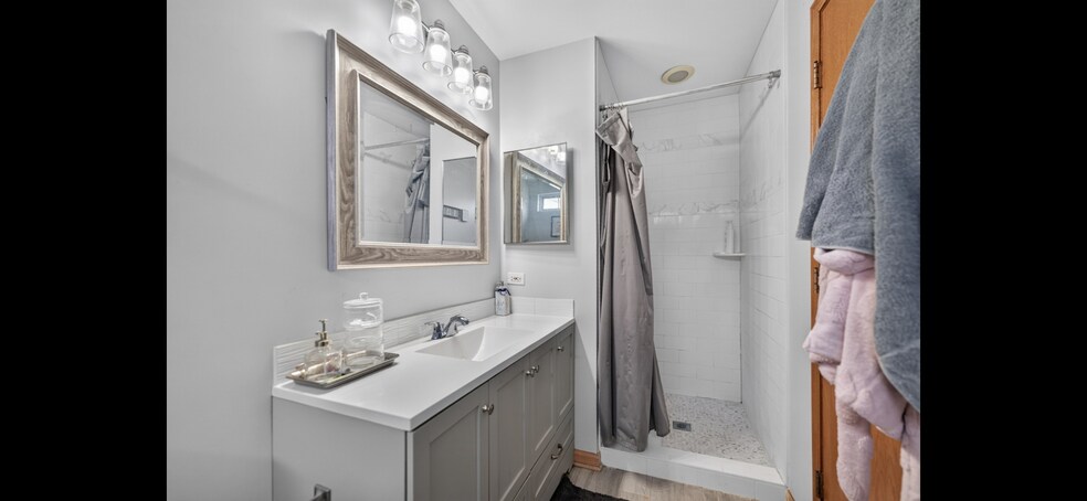 Building Photo - 949 Tanager Ct