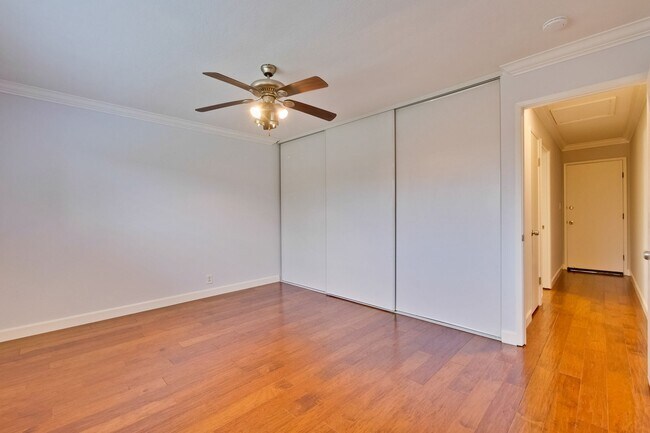 Building Photo - Warm and Inviting 3 bedroom, 2 Bath Home