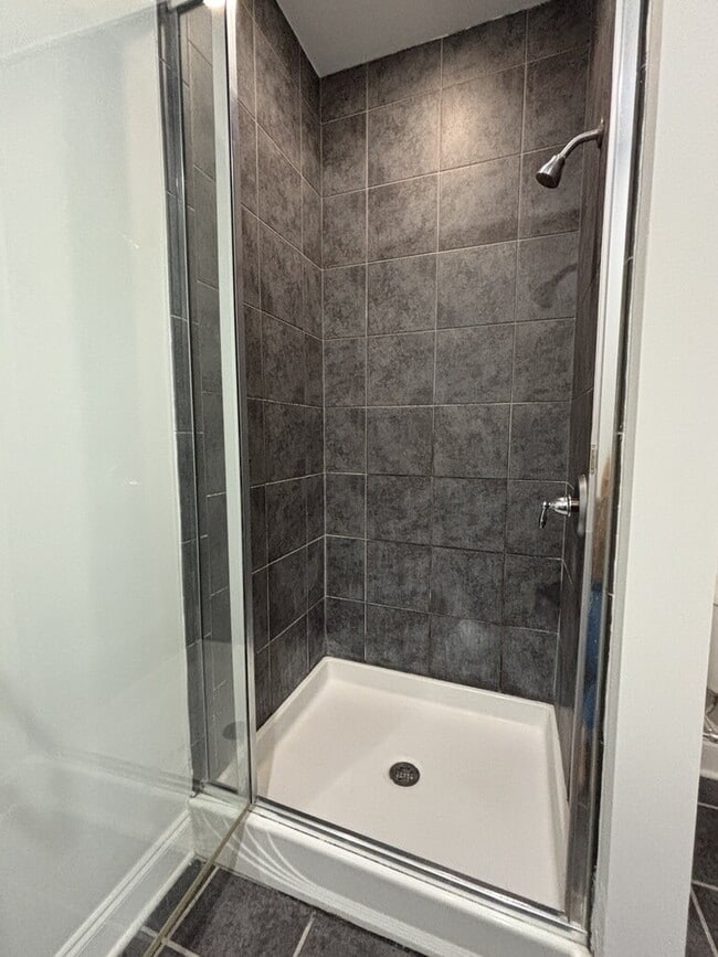 Building Photo - 5565 Colonial Chatsworth Cir