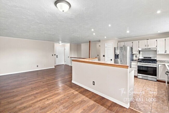 Building Photo - 3060 Maverick Dr