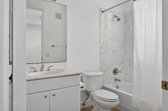 Building Photo - 2678 Center Ct Dr