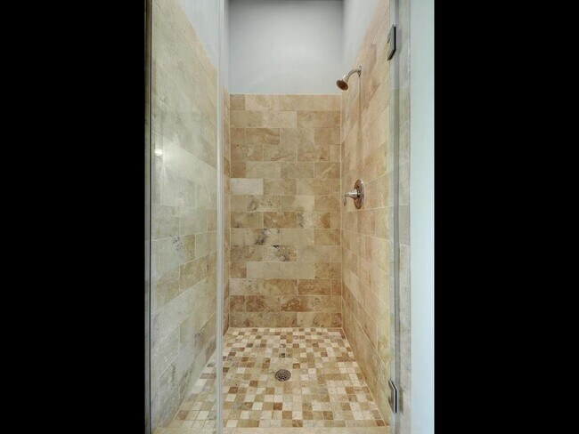 Building Photo - 2520 Bluebonnet Ln