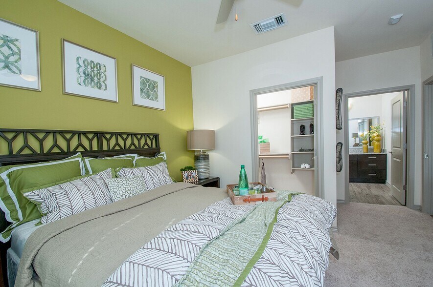 Building Photo - 13201 Legendary Dr