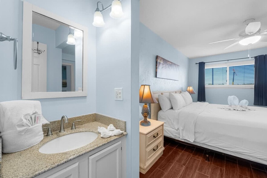 Building Photo - 8743 Thomas Dr