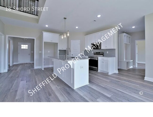 Building Photo - 18 Sword St