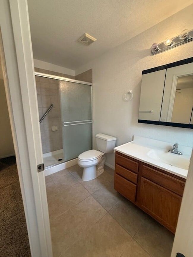 Building Photo - 2 Bedroom 2 Bath Contact Property Pros 928-634-7710