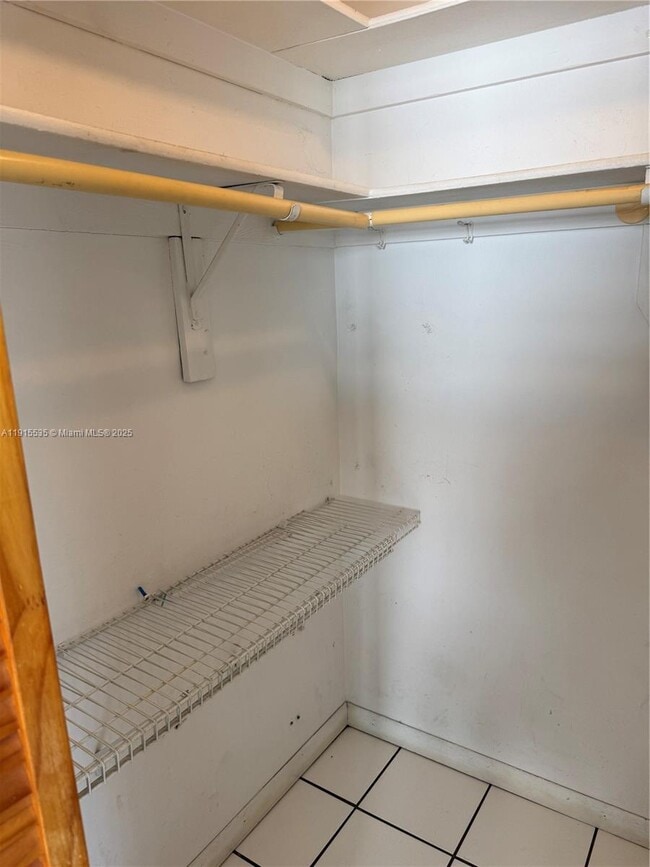 Building Photo - 7915 Harding Ave