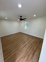 Building Photo - 833 Sartori Ave