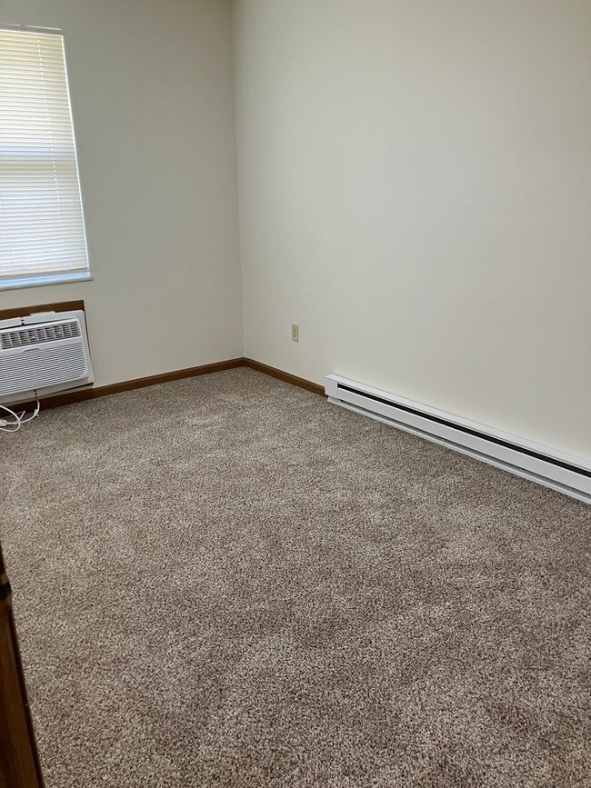 Building Photo - Troy Crossing - 2 Bedroom & 1.5 Bath Townh...