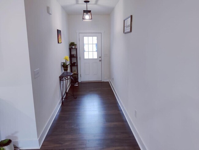 Building Photo - 4 Bedroom Townhome for Rent Apex