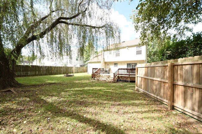 Building Photo - 1549 River Creek Crescent