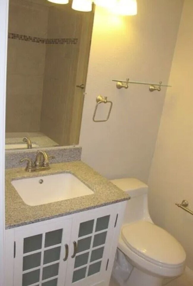 Building Photo - 3 Bedroom, 2 Bathroom Ground-Level Condo f...