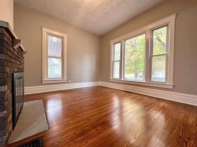 Building Photo - Updated 3-Bedroom Gem with Classic Charm a...