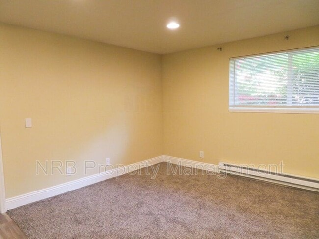 Building Photo - 3928 Hillview Ct NW