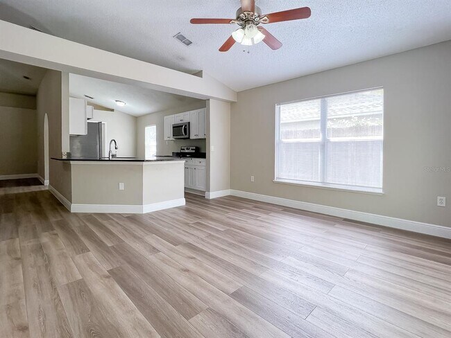 Building Photo - 522 Grand Royal Cir