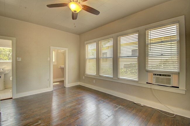 Building Photo - 309 Lowry St
