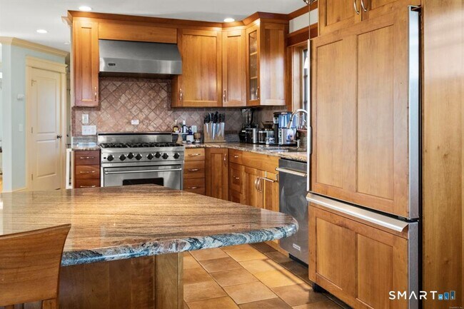 Building Photo - 4 Point Rd