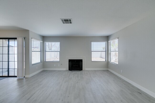 Building Photo - Great 3 bedroom home in South Shores!!