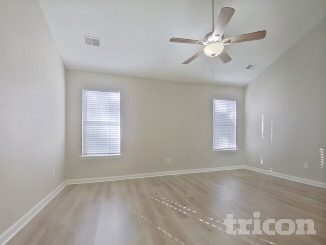 Building Photo - 911 Bentley Dr